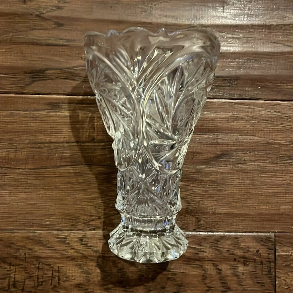 Zajecar Star of David Pinwheel Lead Crystal Vase